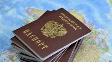Климкин призвал украинцев сдавать российские паспорта