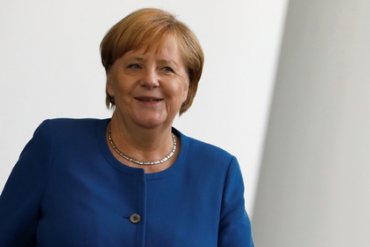 Меркель считает, что говорить о снятии санкций с России рано