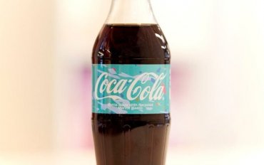 Coca-Cola представила бутылку из океанического пластика