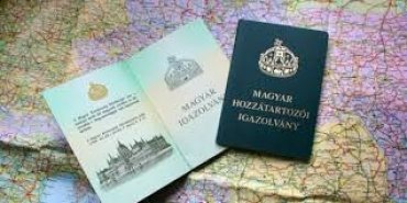Венгрия начала отбирать выданные украинцам паспорта