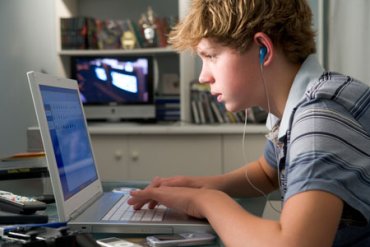 Ученые доказали, что интернет полезен для подростков