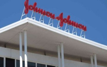 Johnson&Johnson обязали выплатить пациенту $8 млрд компенсации за увеличенную грудь