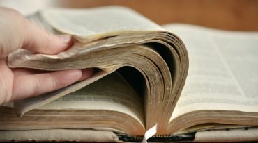 Библия возглавила список книг, о прочтении которых чаще всего врут британцы