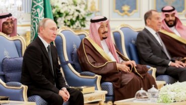 Оркестр Саудовской Аравии ужасно исполнил гимн России при Путине