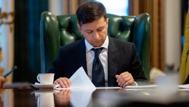 Зеленский подписал закон о прослушке для ГБР и НАБУ