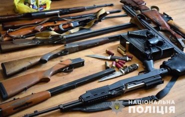 Украинцы сдали в полицию более трех тысяч единиц оружия