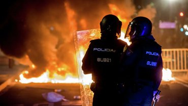 В Барселоне возобновились массовые беспорядки