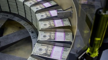 Госдолг не помеха: НБУ повысил прогноз валютных запасов Украины
