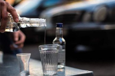 В Оренбургской области за сутки умерли от отравления алкоголем 10 человек