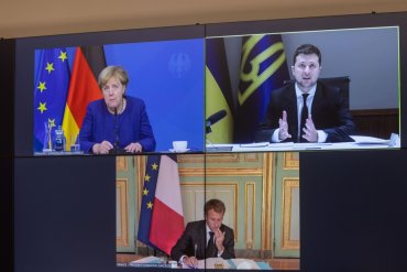 Зеленский поговорил с Меркель и Макроном о войне на Донбассе и «нормандском» саммите