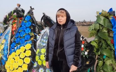 Мать Полякова обратилась к украинцам после похорон сына