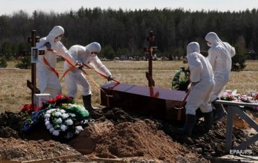 Больше тысячи погибших: в РФ побит очередной антирекорд по суточной смертности от COVID-19