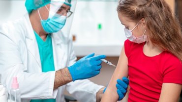 Вакцинация детей в Украине: в Минздраве рассказали, с кого начнут