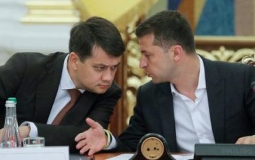 Рейтинг Зеленского упал, а Разумкова взлетел – соцопрос