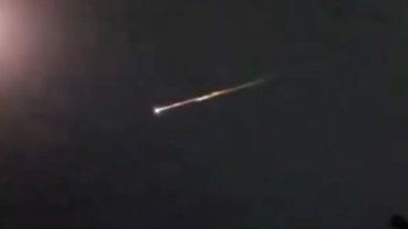 Неисправный российский спутник-шпион упал на Землю, подарив яркое зрелище американцам. Видео