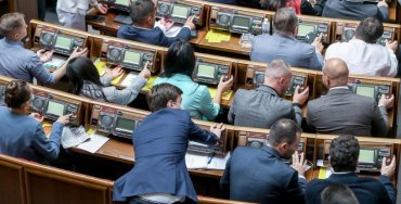 Нардепы попросили Зеленского ввести санкции против Roshen