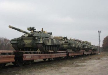 Россия свозит на Донбасс новые партии военной техники и оружия – разведка