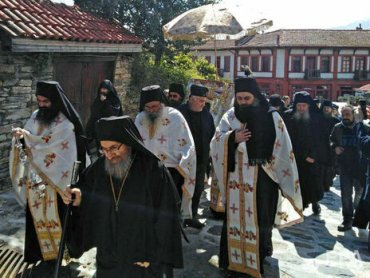 В Греции расследуют подозрительные финансовые переводы афонским монахам из России