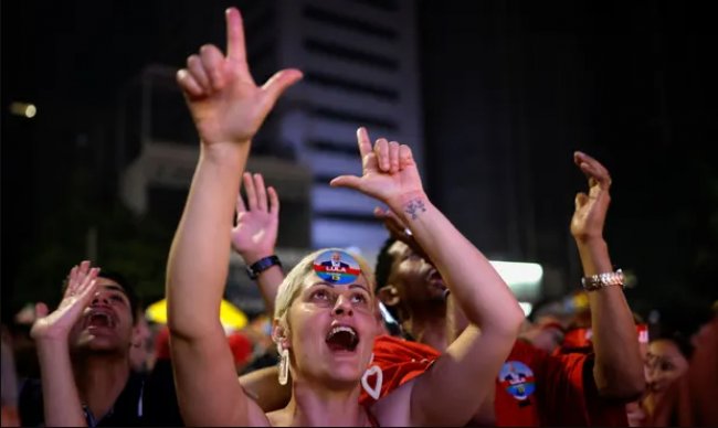 На виборах у Бразилії колишній лівий президент Лула переміг нинішнього правого Болсонару