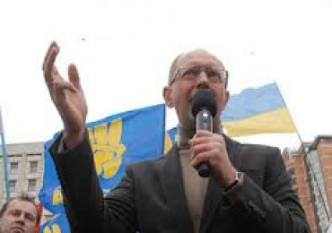Яценюк призывает к новым выборам Рады и президента