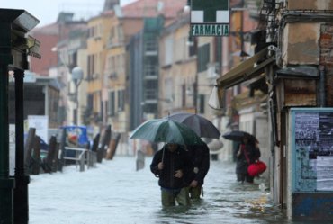 На Венецию обрушилось крупнейшее за 50 лет наводнение