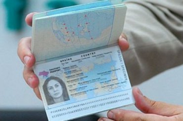 Янукович наложил вето на биометрические паспорта