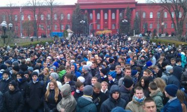 В Киеве прошла многотысячная акция в поддержку отца и сына Павличенко