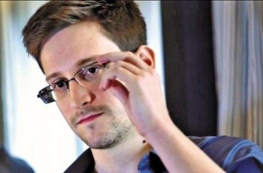 Сноуден просит власти США о помиловании