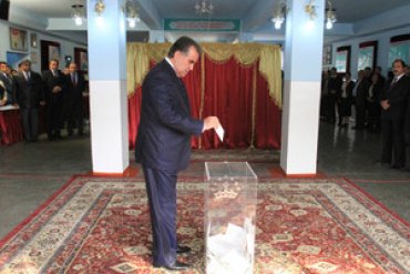 Эмомали Рахмон в четвертый раз стал президентом Таджикистана