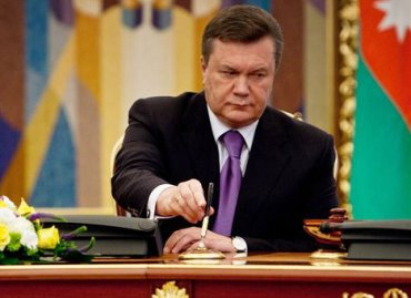 Янукович уволил двух губернаторов