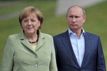 Путин уговаривает Меркель кинуть Януковича