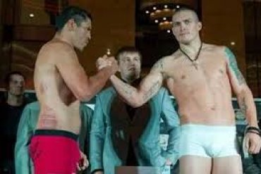Александр Усик дебютировал на профессиональном ринге