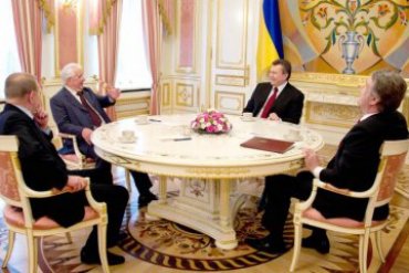Экс-президенты Украины хотят переубедить Януковича?