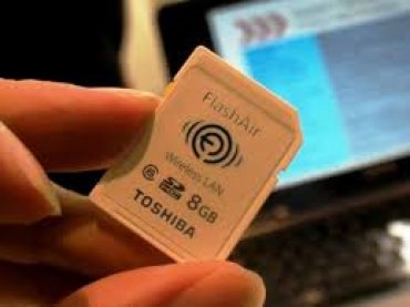 Toshiba выпустила карточку FlashAir на 32 ГБ со «сквозным» выходом в Интернет