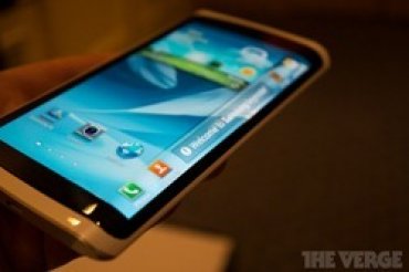 Samsung собирается удивить смартфоном с трехсторонним экраном