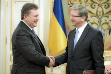 Янукович намекнул Фюле, что не будет подписывать соглашение в Вильнюсе
