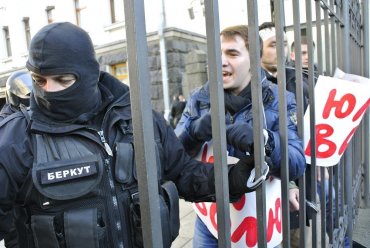 Спецназ арестовал кандидата в депутаты Лозового за требование отпустить Тимошенко