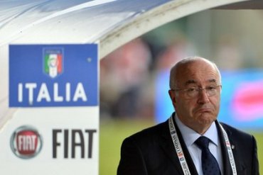 ФИФА наказала за расизм главу Федерации футбола Италии
