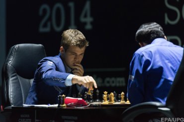 Чемпионом мира по шахматам второй раз подряд стал Магнус Карлсен