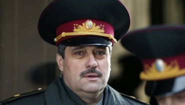 Министр обороны не может отстранить подозреваемого генерала Назарова из-за его «политической крыши»
