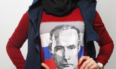 Российский дизайнер выпустила хиджаб с Путиным