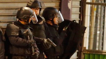 Спецоперация в Сен-Дени: убиты террористы, ранены полицейские