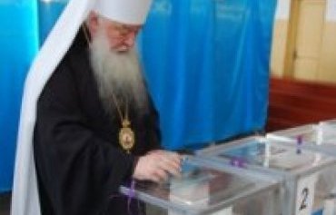 В Украине в выборах участвовали более 350 священнослужителей