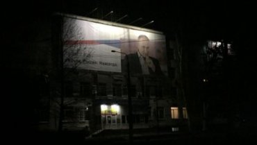 «Светлый лик»: баннеры с Путиным в Крыму подсвечивают, даже когда нет света в больницах