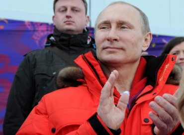 Путин появился на людях в женском пуховике