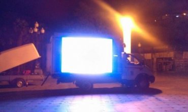 По отключенному от электричества Крыму ездят мобильные телевизоры