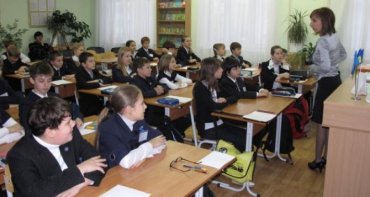 Минимальную зарплату украинским учителям поднимут до 5266 гривен
