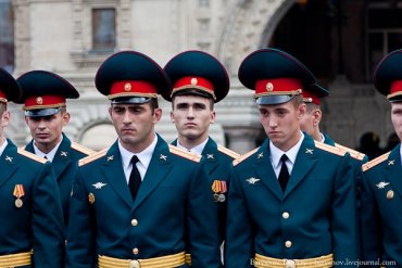 В российской армии ограничили срок носки одной белой рубашки пятью годами