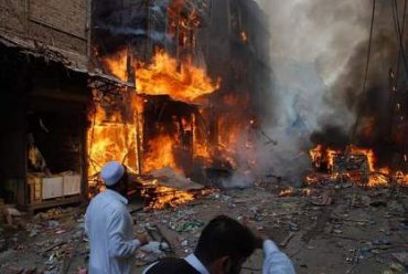 В Пакистане в суфийском мавзолее устроили теракт