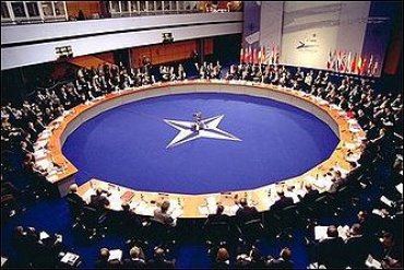 НАТО отложил саммит из-за Трампа
